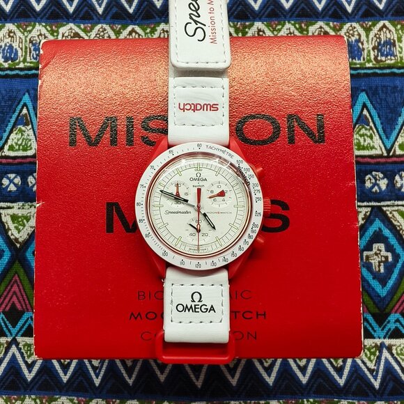 🌟POSH FRESH🌟 Omega X Swatch MoonSwatch Mission to Mars Watch - Picture 1 of 5